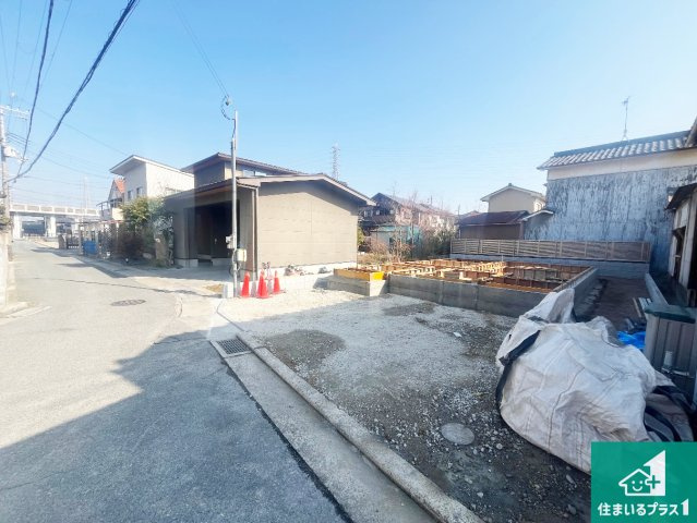高砂市荒井町小松原　第2期　新築一戸建ての前面道路含む現地写真|周辺は落ち着いた街並みの住宅地！子育てがしやすい住環境です！まだ未完成ですが、現地でしかわからない事もございます。是非一度ご覧ください。