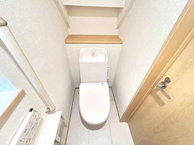 ハートフルタウン　一宮市三ツ井5丁目7番　全3区画分譲のトイレ|超表面平滑加工とイオンパワーの「セフィオンテクト」加工で、汚れが付きにくく落ちやすい仕様です。
