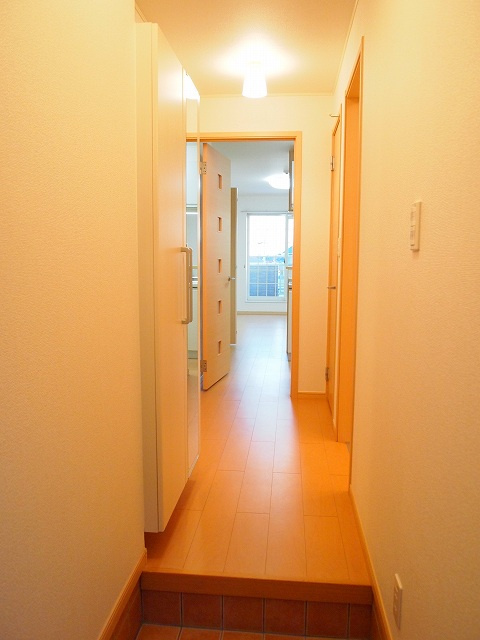 モデルノ デーアの玄関|別部屋反転間取のお写真になります。参考にご覧くださいませ。