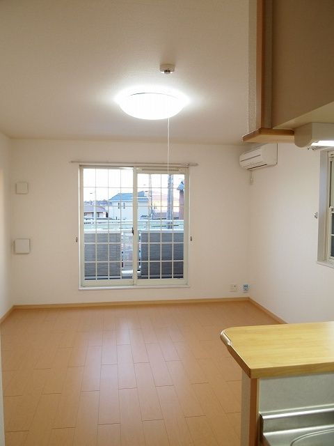 モデルノ デーアの居間・リビング|別部屋反転間取のお写真になります。参考にご覧くださいませ。