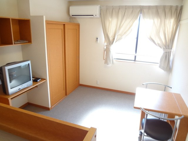 レオパレスＳＯＬＵＴＩＯＮＳⅢの居間・リビング|こちらの居間で趣味の時間をお楽しみください