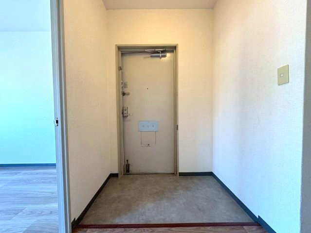 グリーンヒル小金台E棟の玄関