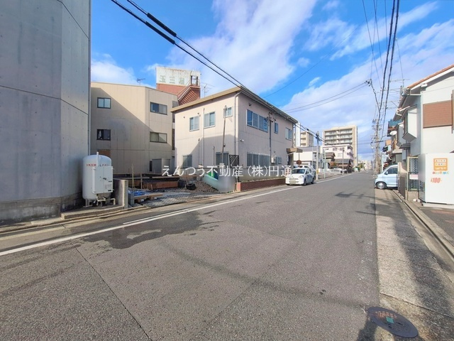 ケイアイグレイス小松町2期の前面道路含む現地写真