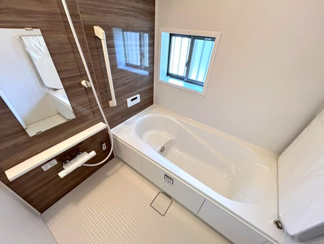 【商談中】ハートフルタウン　一宮市三ツ井5丁目7番　全3区画分譲の浴室|明るく清潔なバスルームで、保温浴槽を使用しており４時間たっても湯温低下は約2.5度の省エネ仕様です。