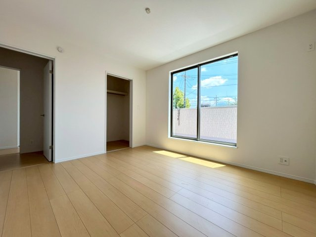 【商談中】ハートフルタウン　一宮市三ツ井5丁目7番　全3区画分譲の寝室|すべての居室にはたっぷり収納できる大型クローゼットを設置しています。
