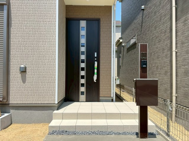 【商談中】ハートフルタウン　一宮市三ツ井5丁目7番　全3区画分譲の玄関|玄関ドアの鍵はディンプルキーと内側はサムターンキーになっており防犯性の高い仕様になっています。