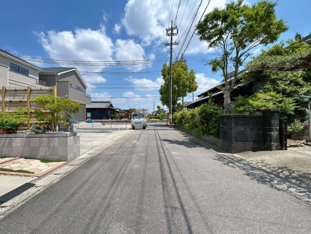【商談中】ハートフルタウン　一宮市三ツ井5丁目7番　全3区画分譲の前面道路含む現地写真|■前面道路　
■ヤマダ不動産　株式会社リライフ