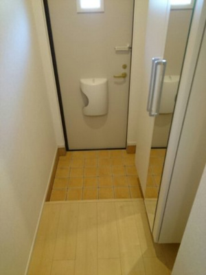【玄関】 | グラースⅠ | 明るい玄関です