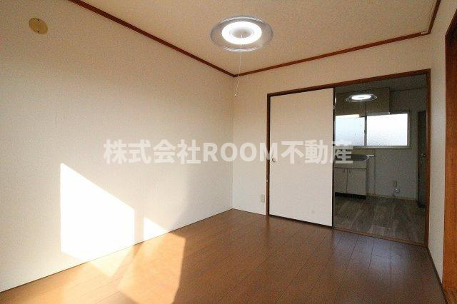 コーポ広原の居間・リビング|こちらのリビングで趣味の時間をお楽しみください