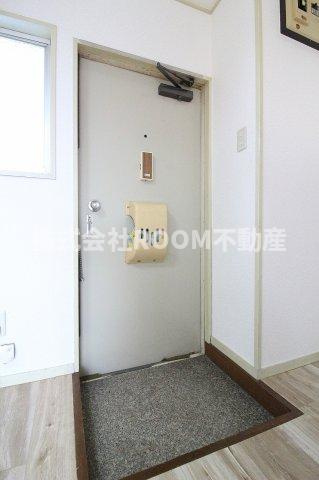 コーポ広原の玄関|収納もある玄関です