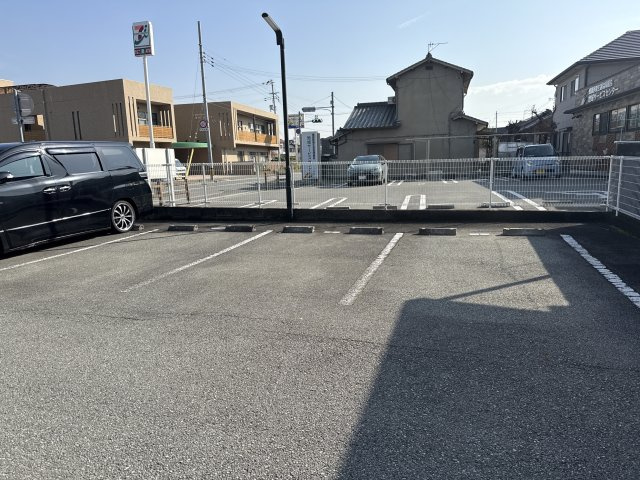 アゼリア大善の駐車場