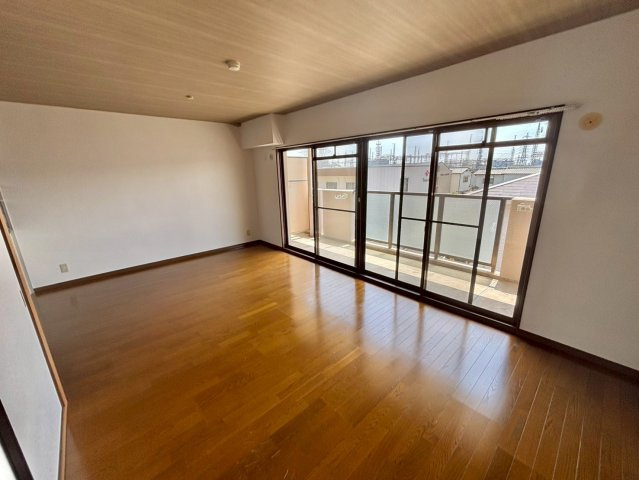 ヴィラ・プリマベーラの居間・リビング