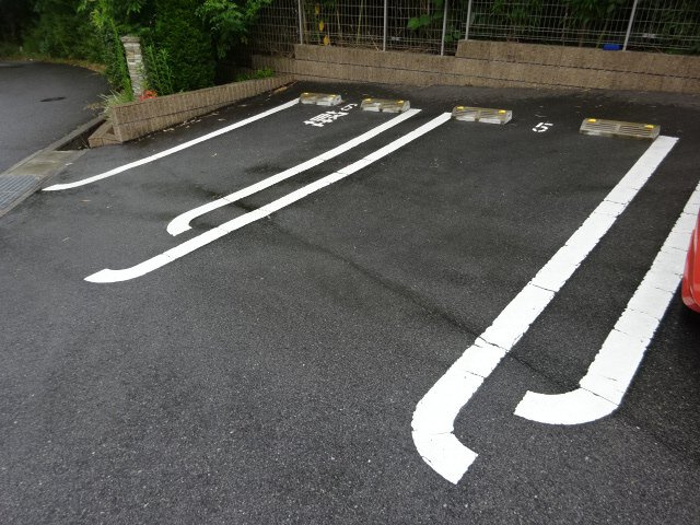 ヴィーヴルⅡの駐車場