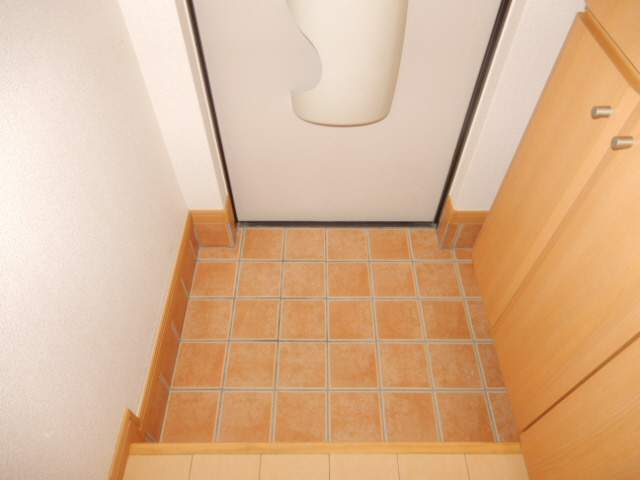 ローレルコートＳの玄関