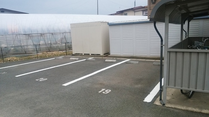 カーサ クイント　Ｃの駐車場