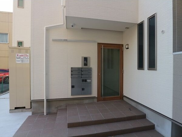 GRANDTIC西野並のエントランス