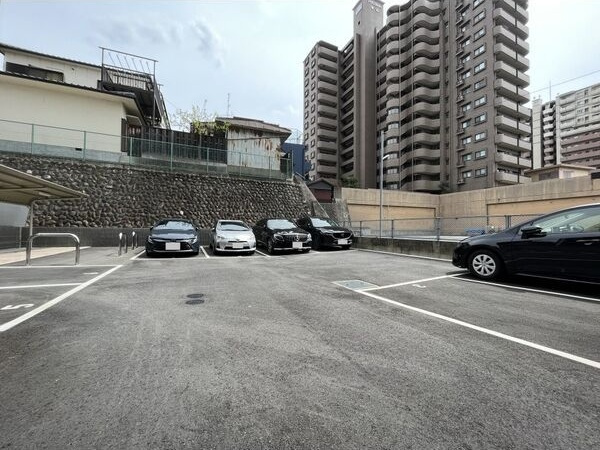 賃料値下げしました!!GRANDUKE正木の駐車場