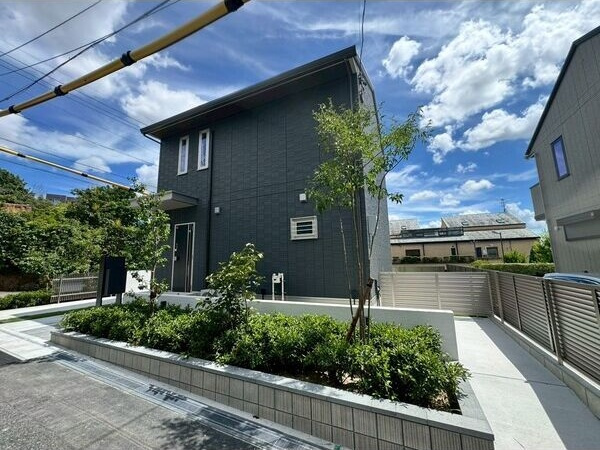 瑞穂区春山町戸建のエントランス