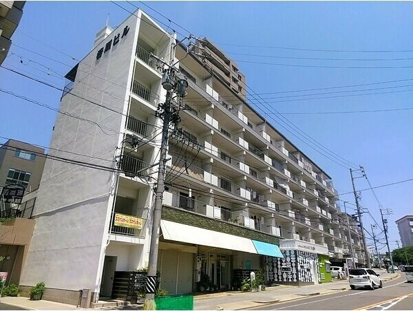 啓周ビルの外観