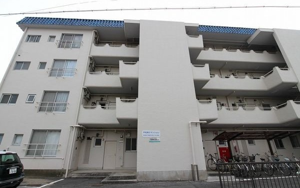 平和第2マンションの外観