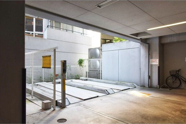 レジデンス名古屋千代田の駐車場