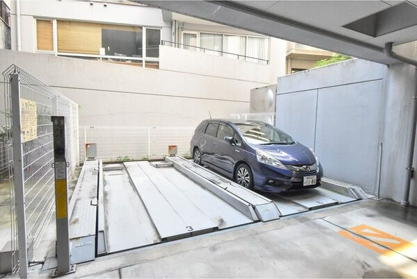 レジデンス名古屋千代田の駐車場
