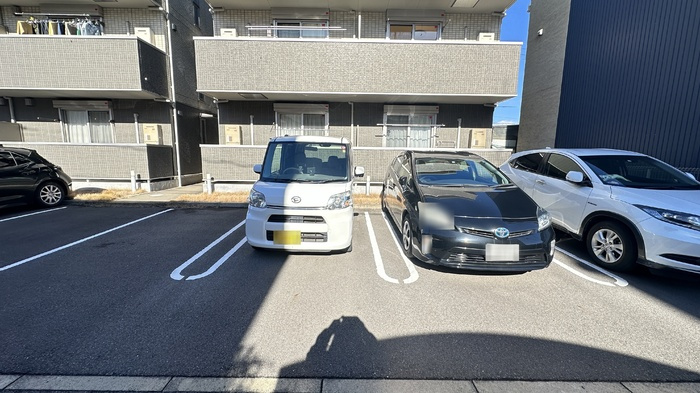ルミエールこがねⅡ　Ｂ棟の駐車場