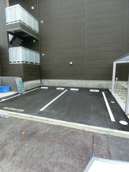 リブリ・砂田橋の駐車場