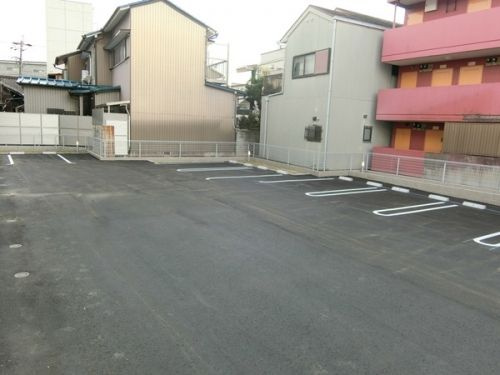 リブリ・Garden Quartz の駐車場