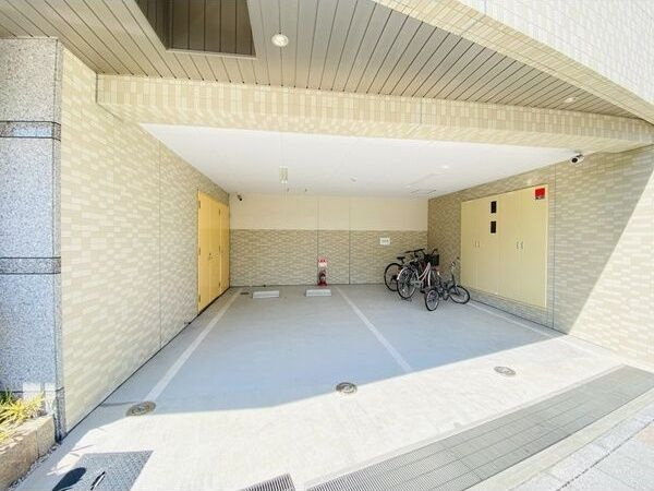 ラフォーレ金山の駐車場|駐車場があるので、車を買う予定の方も安心です