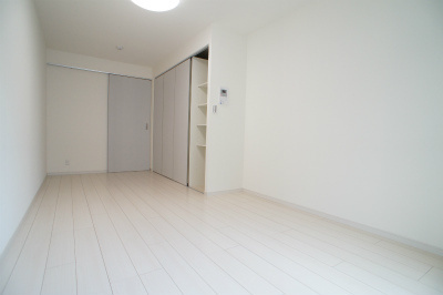 【寝室】 | リブリ・ONE STAR | 広くて明るい寝室