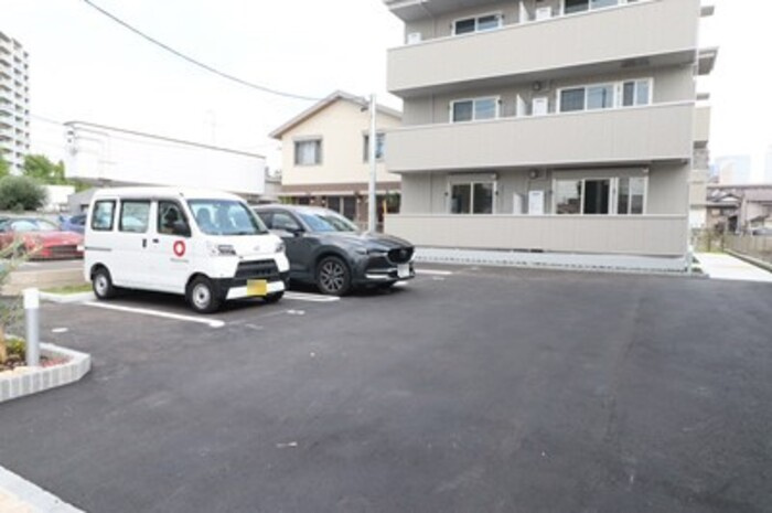 マカオン鳥居通の駐車場