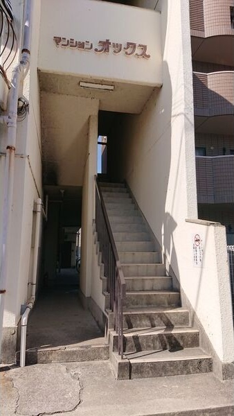 マンションオックスのエントランス