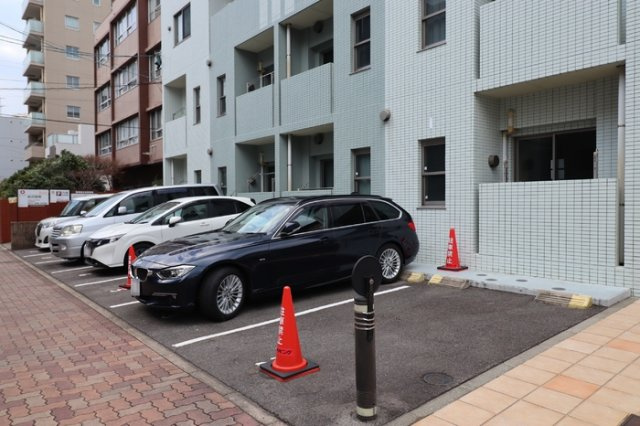 フロリアードもとやまの駐車場