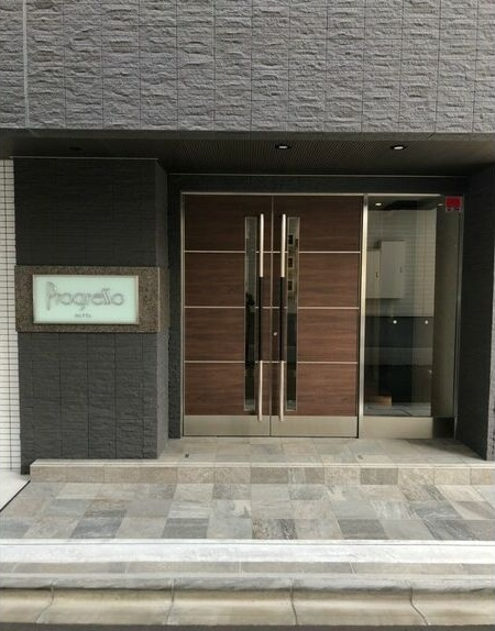 プログレッソ八田のエントランス