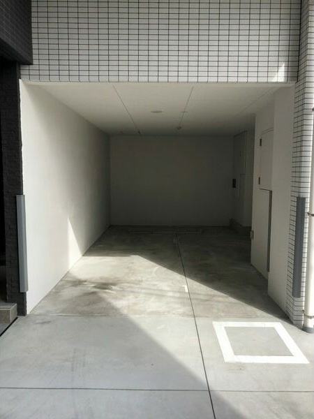 プログレッソ八田の駐車場