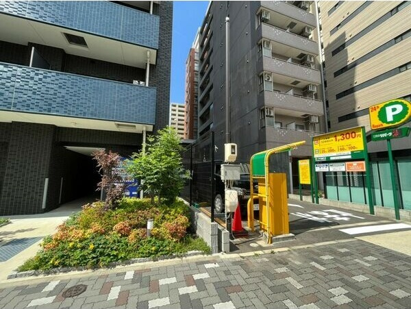 プレサンス広小路通葵の駐車場