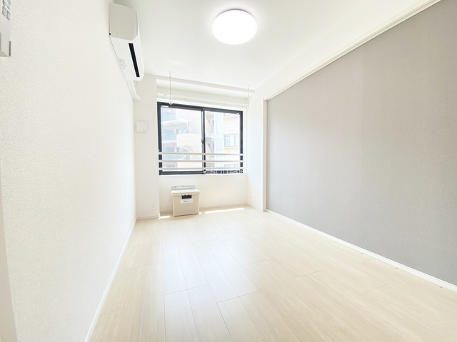 カステロ赤羽の寝室|明るい洋室です☆