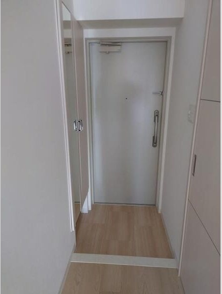 リアレクト白壁の内装