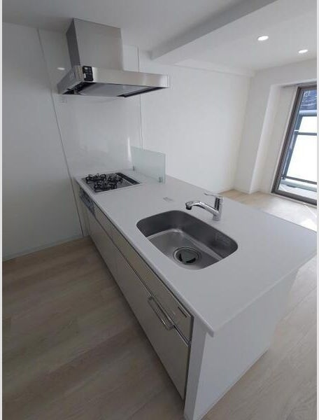 リアレクト白壁のキッチン