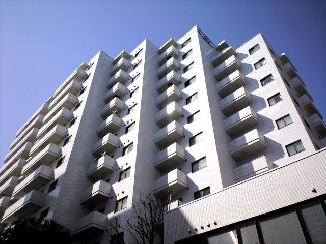 ホワイトプラザ西堀の外観