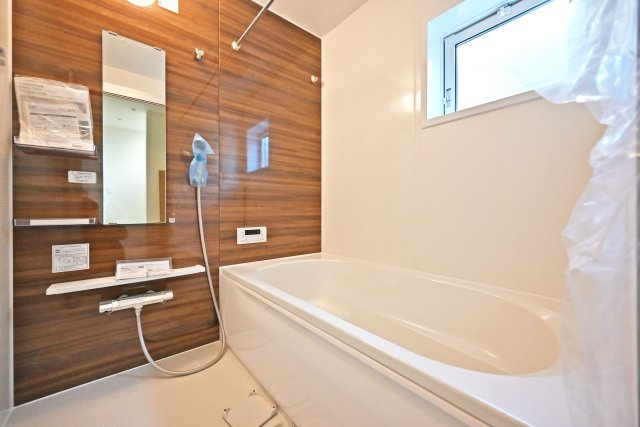 ブルーミングガーデン中野北1丁目新築一戸建│3LDK+インナーガレージの浴室|1階浴室の内観写真です。1616サイズの浴室暖房乾燥機付きユニットバスです。