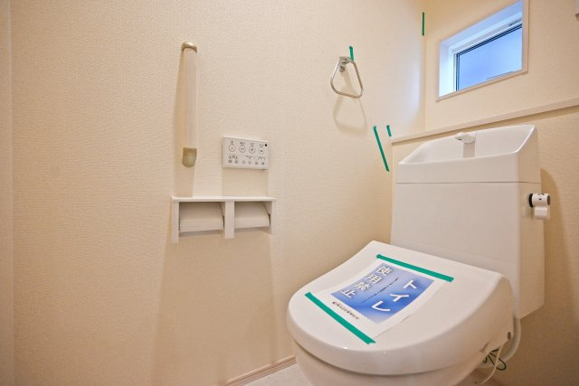 ブルーミングガーデン中野北1丁目新築一戸建│3LDK+インナーガレージのトイレ|1・2階に1か所ずつウォッシュトイレを導入しています。