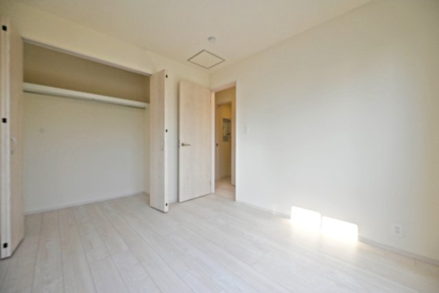 ブルーミングガーデン中野北1丁目新築一戸建│3LDK+インナーガレージの洋室|‐洋室約5.25帖(2F)-