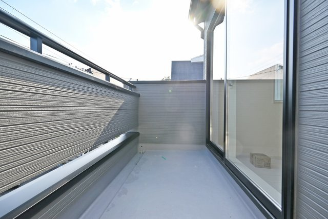 ブルーミングガーデン中野北1丁目新築一戸建│3LDK+インナーガレージのバルコニー|2階東側バルコニーです。 