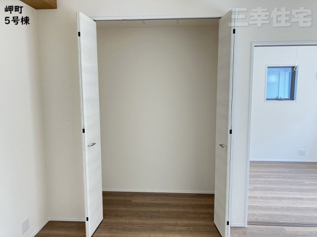 碧南市岬町の収納|大容量のリビング収納。リビングに収納があってとっても便利！