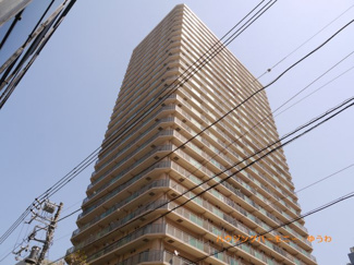 【外観】 | サンシャインシティ徒歩４分。ペット飼育も可能な都会的なリフォーム物件。