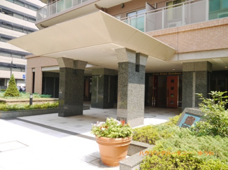 【その他共用部分】 | 大理石の重厚感あふれるエントランス。