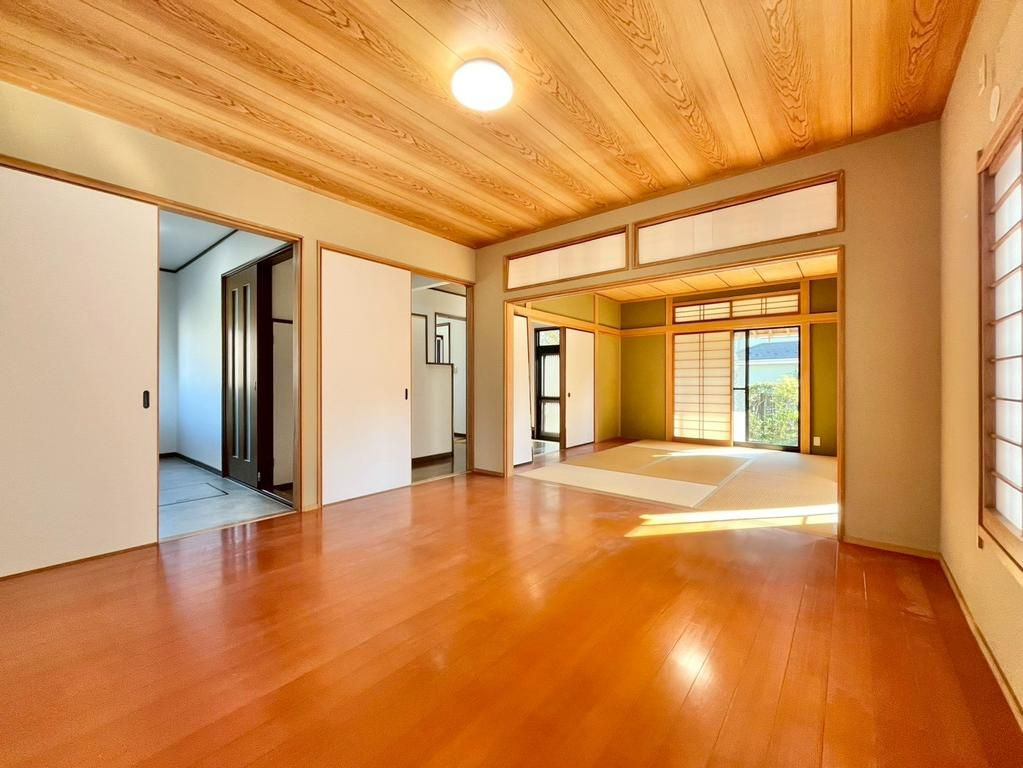 飯能市飯能　中古戸建の居間・リビング