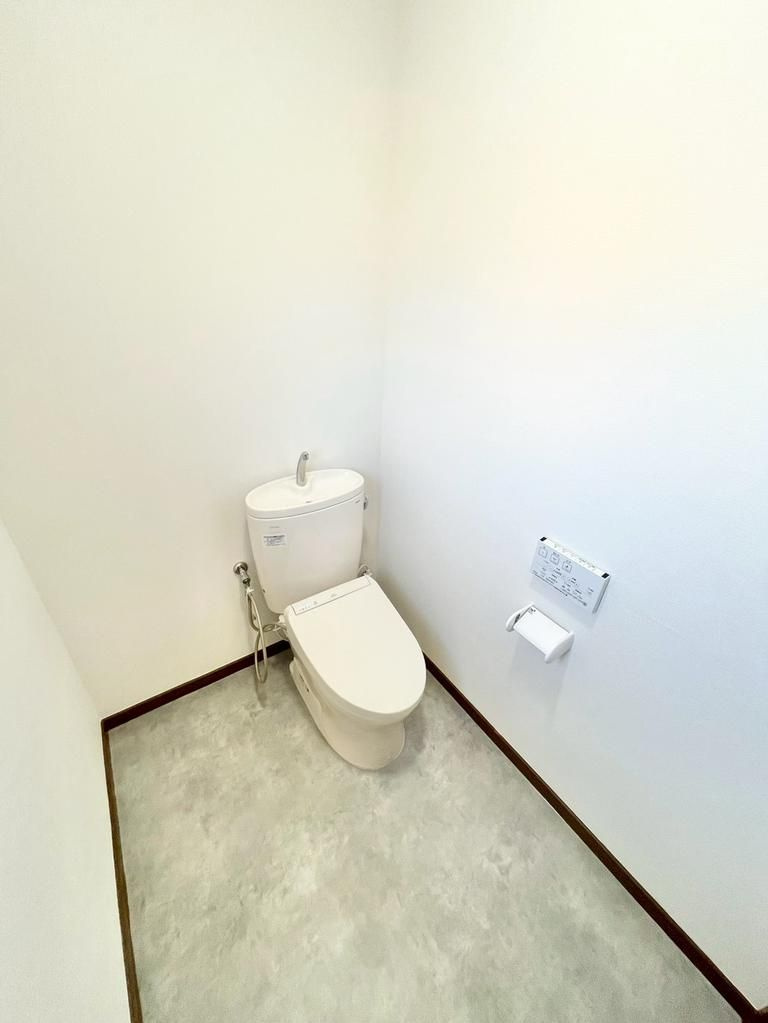飯能市飯能　中古戸建のトイレ